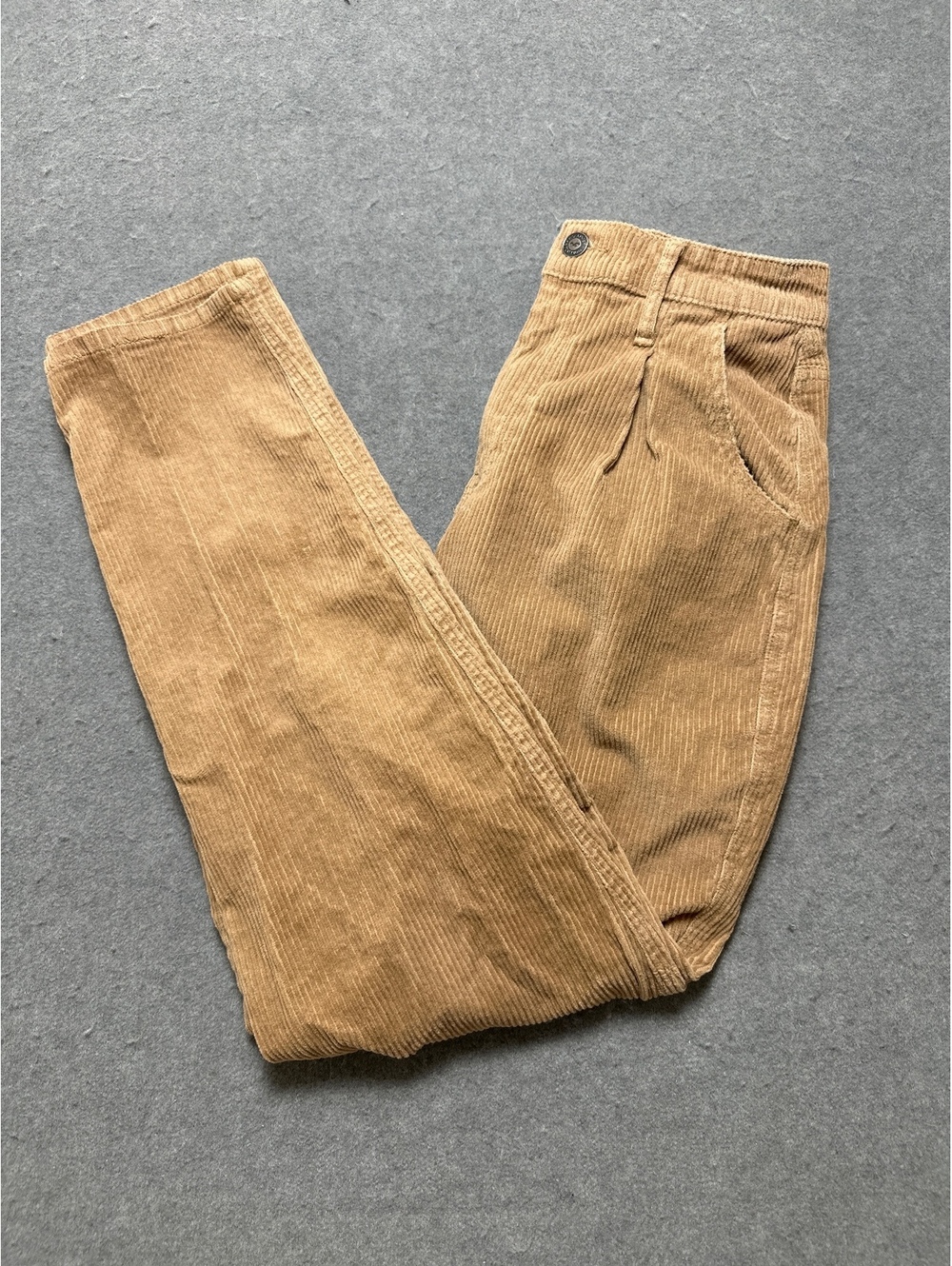 Hollister women’s Ultra High-Rise Corduroy Pants Size 26 Worn Light Tan